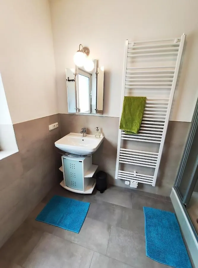 Homestay Modernes Zimmer Am Park Mit Garten, Huehner & Enten Munich Germany